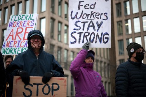 US judge pauses deadline for federal workers to accept Trump's resignation offer