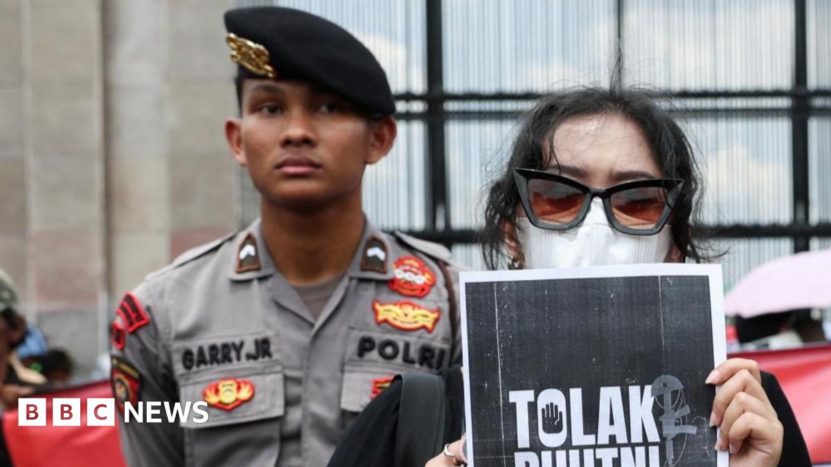 Anger as Indonesia law allows military bigger role in government