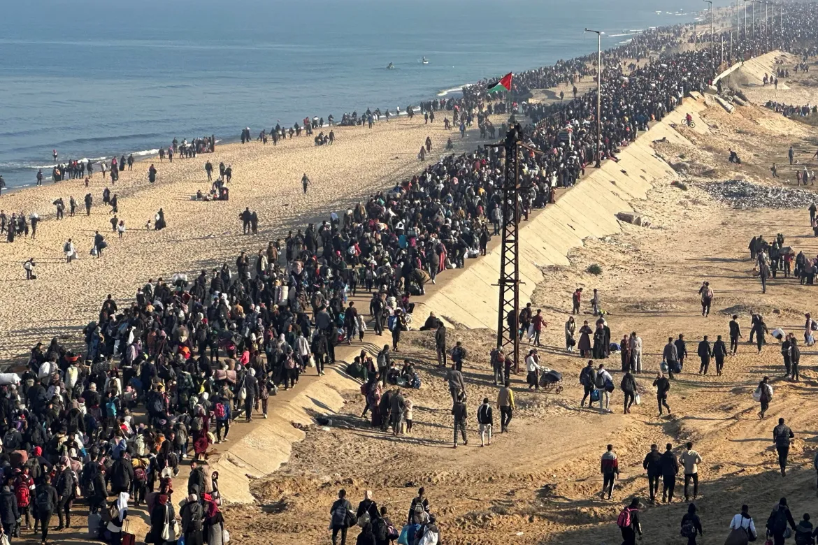 Long walk home: Palestinians march on foot to north Gaza