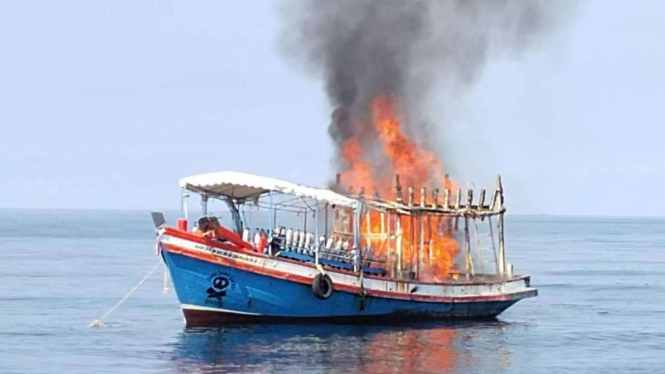 Thailand boat fire: British tourist missing after Koh Tao blaze