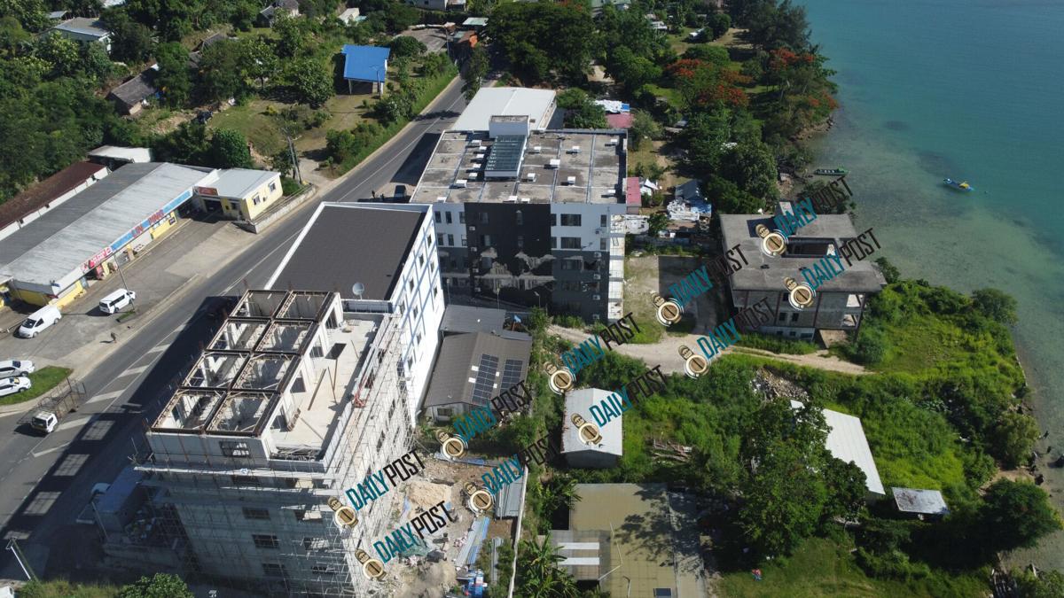 Port Vila residents near earthquake-damaged buildings living in fear