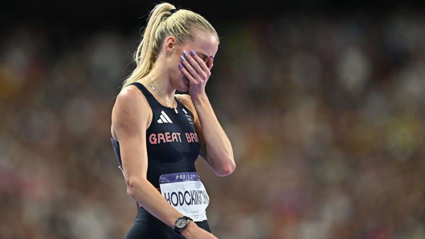 Keely Klassic: Keely Hodgkinson withdraws from 800m record attempt through injury