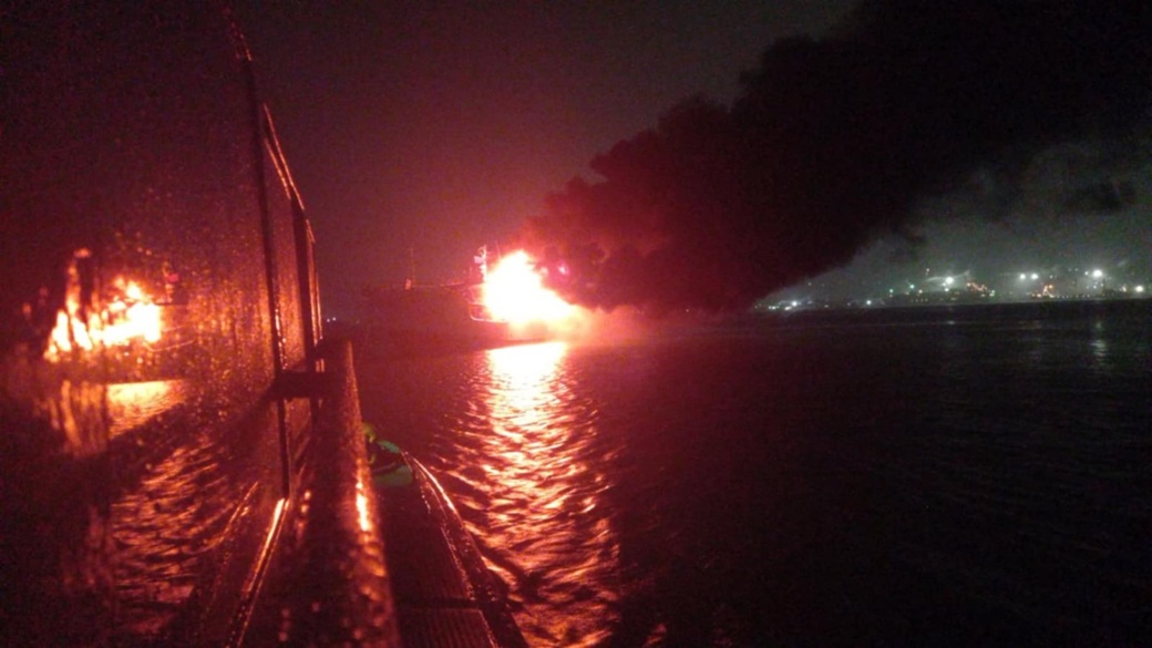 Blaze engulfs fishing boat