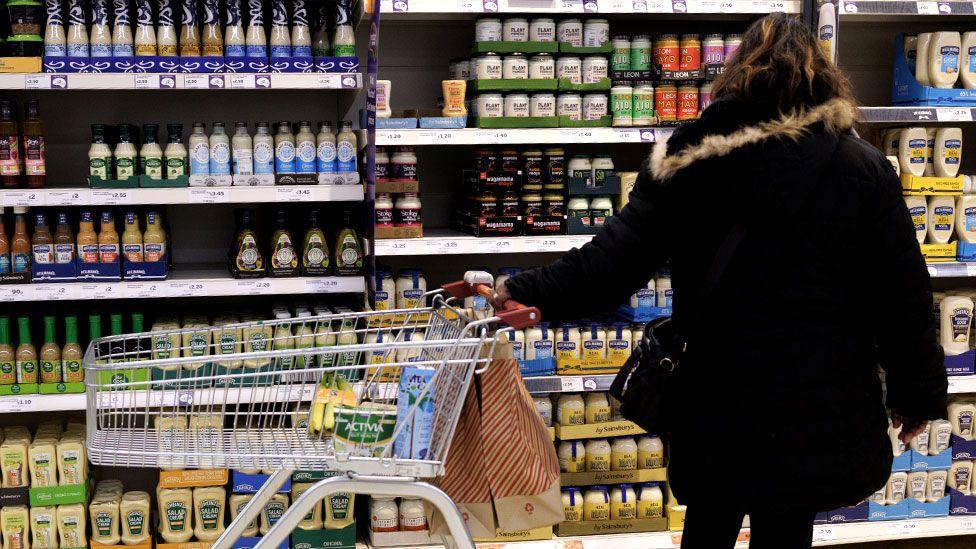 UK inflation fall boosts hopes of interest rate cut