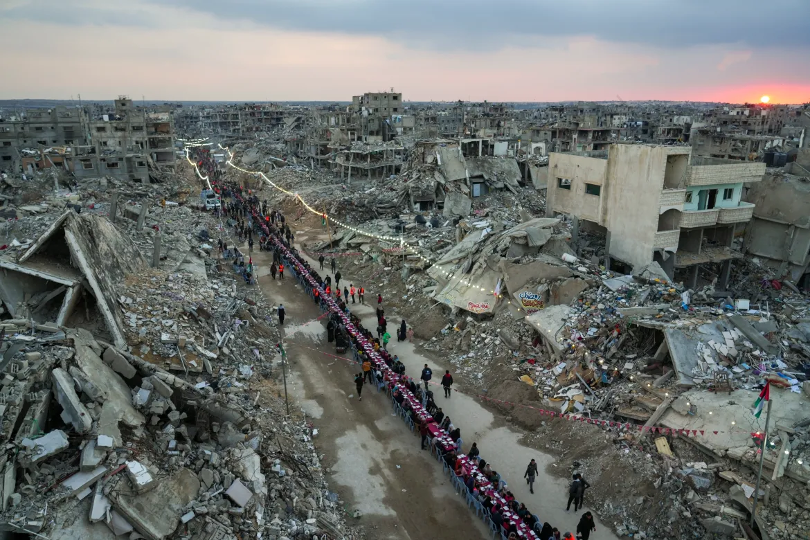 Gaza families break Ramadan fast amid ruins