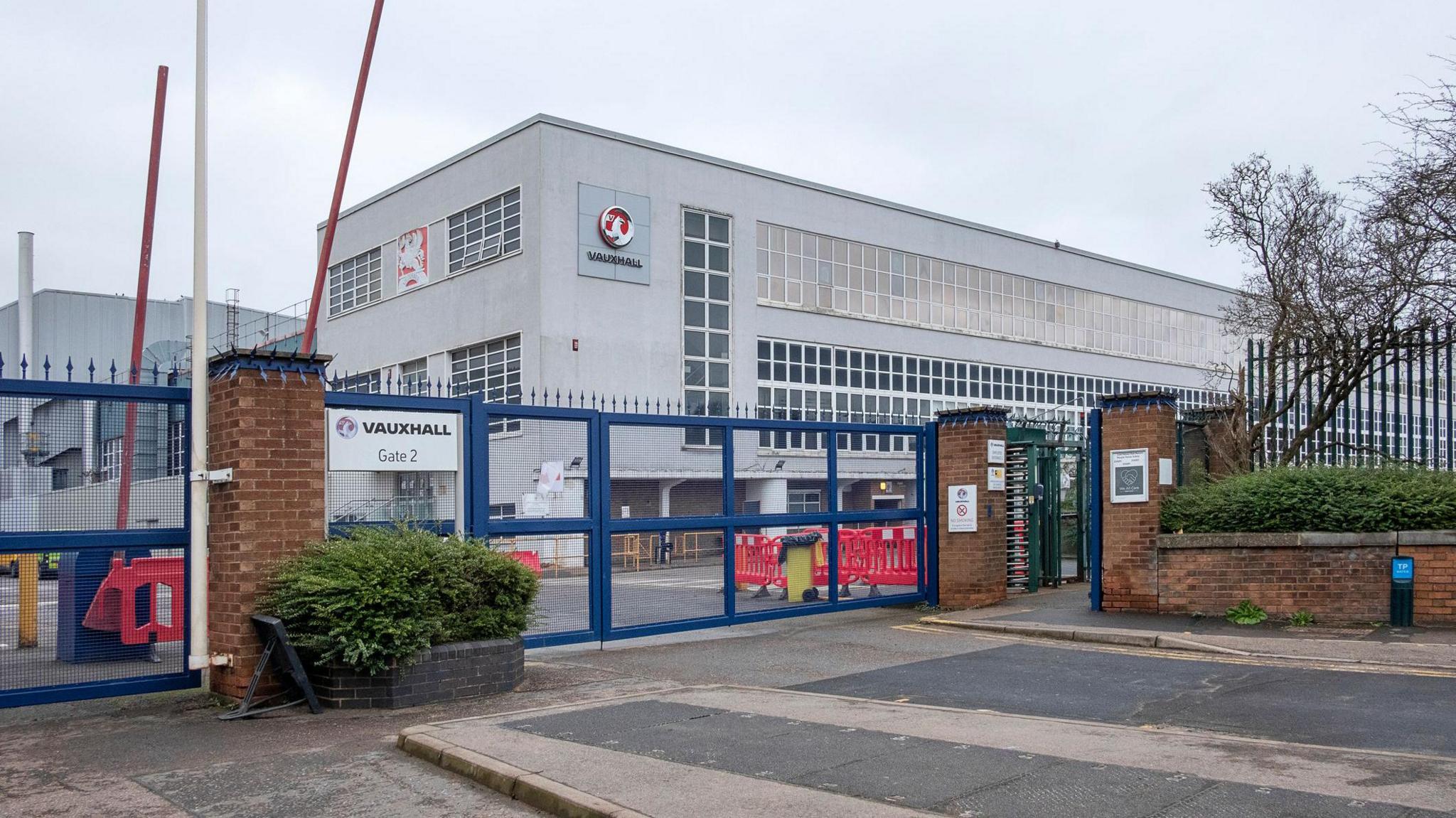 Vauxhall confirms Luton plant will close in April