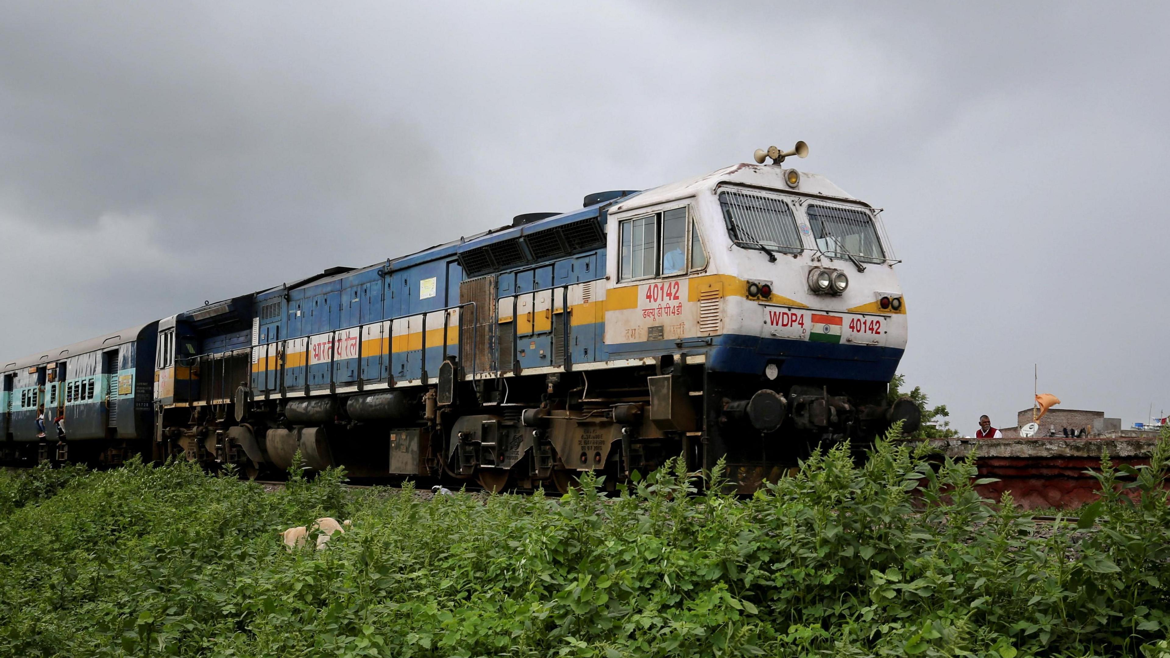 India: 13 dead as passengers fleeing fire rumour hit by another train