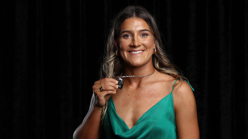 Travis Head and Annabel Sutherland named Australia's top cricketers at Allan Border Medal awards night