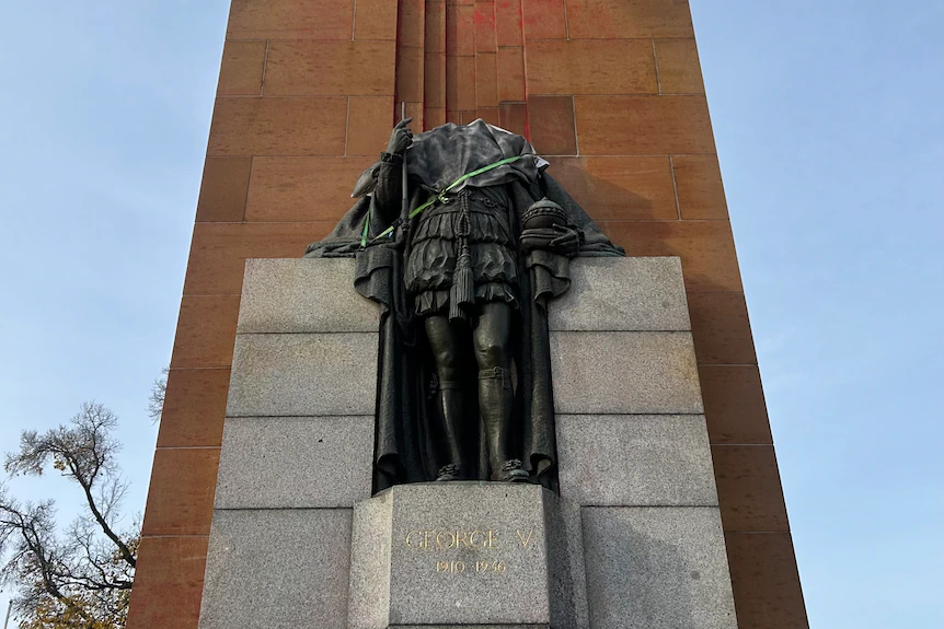 Stolen statue head of King George V makes surprise appearance at Kneecap gig in Melbourne