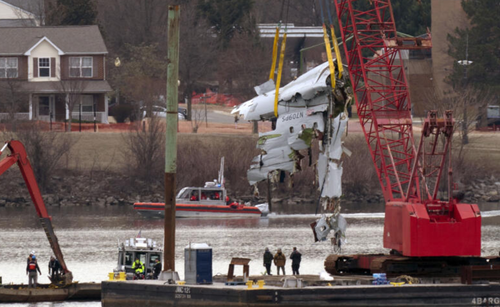 Recovery of DC jet wreckage begins as investigators review new information