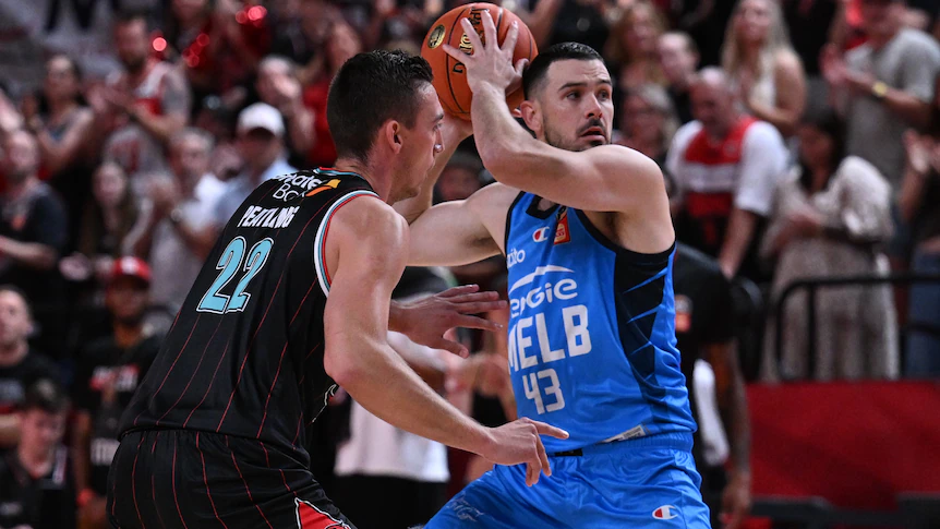 Melbourne United defeats Illawarra Hawks in NBL grand final series opener