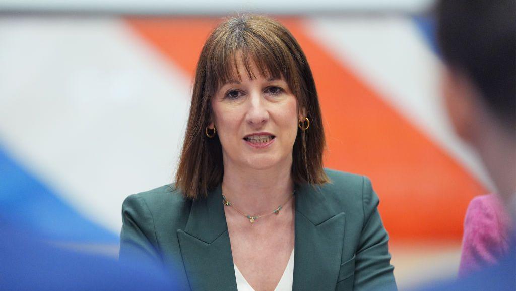 Rachel Reeves summons regulators to No 10 in drive for cuts to red tape