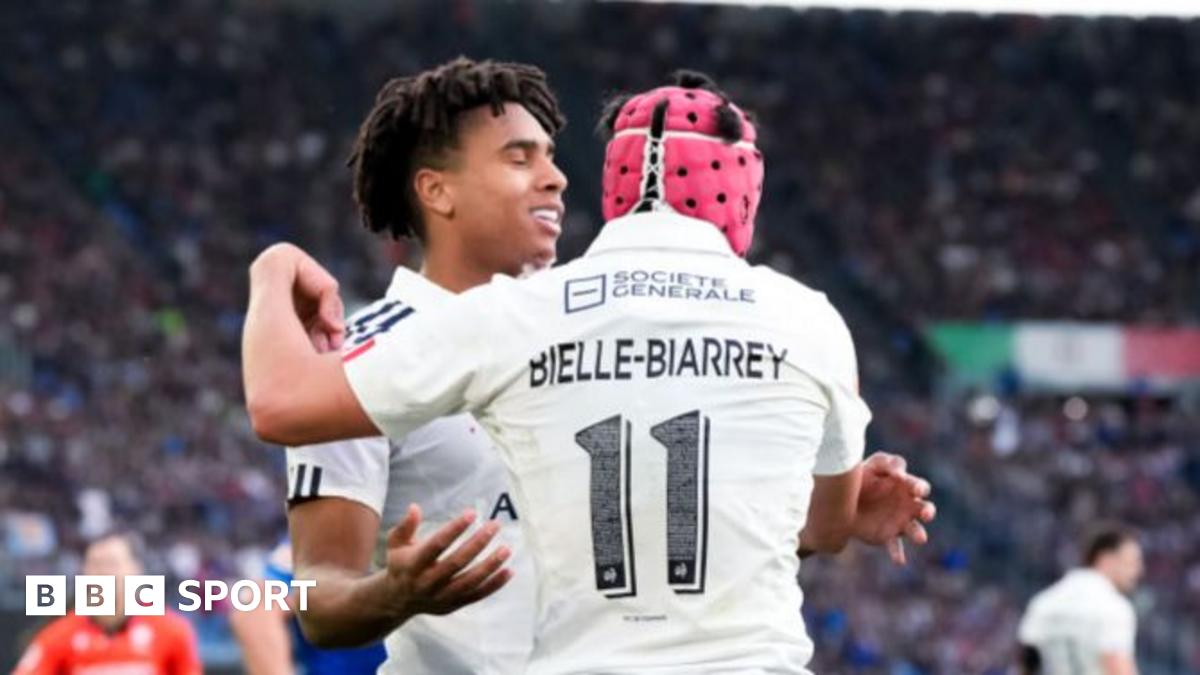 Italy 24-73 France: Visitors keep alive Six Nations title hopes