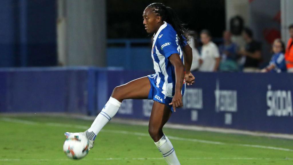 Mapi Leon: Barcelona defender accused of violating privacy of Espanyol's Daniela Caracas