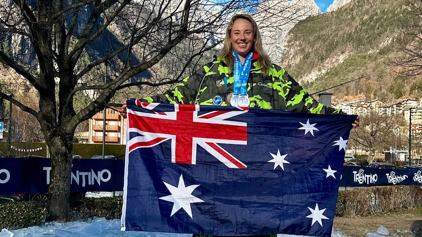 Peta Bradley becomes ice swimming world champion after training in muddy dam