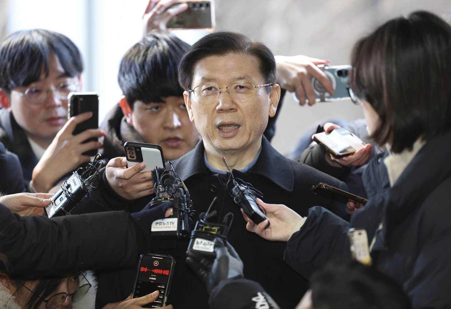 South Korea’s acting leader accepts resignation of presidential security chief