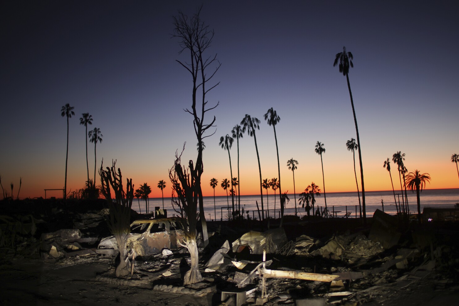 Dire fire warning for LA area pushed back as winds ease